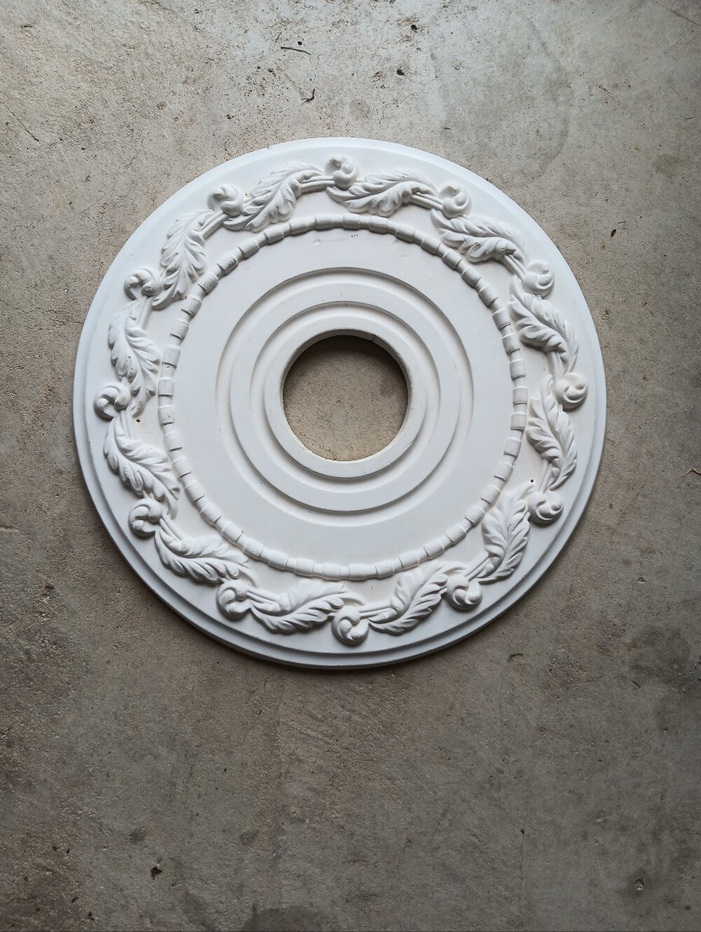 Hampton Bay Ceiling medallion 16" White Craved Leaf